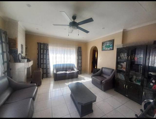 4 BEDROOM HOUSE FOR SALE IN LAUDIUM
